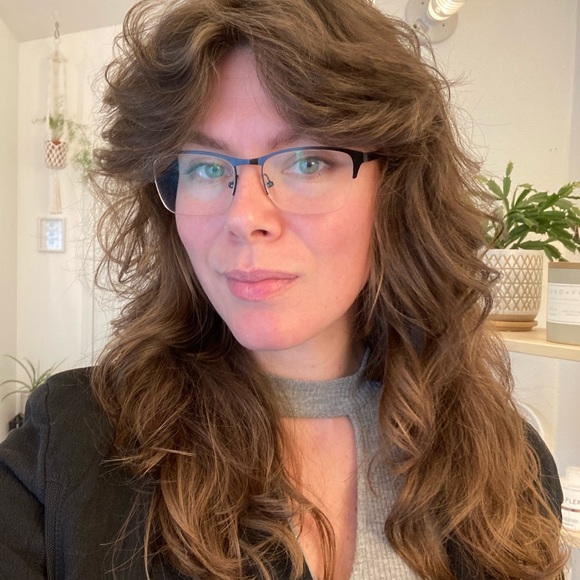 Meet your Posher, Kensington - Picture 1 of 3